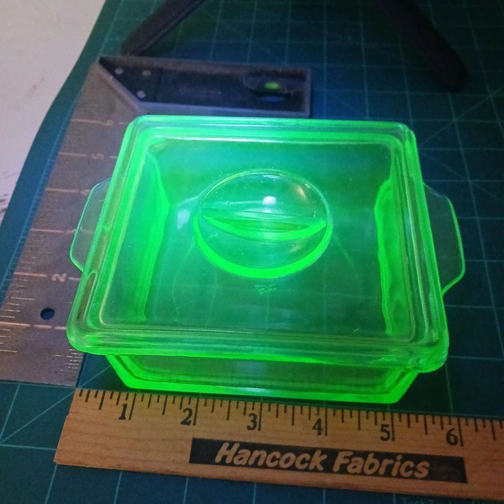 Hazel Atlas Uranium glass Square lidded Refrigerator Dish 6